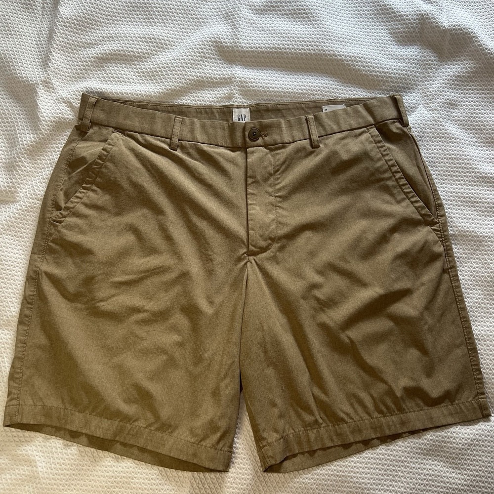 Gap Men's Khaki Flat Front Shorts, Size 38, 9" Inseam